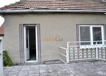 Prodej rodinného domu s garáží, dvorem a zahradou v obci Násedlovice, okres Hodonín
