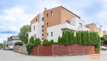 Horoměřice, pronájem bytu 3+kk (82m2) se zahradou (207m2) a parkovacím stáním, ulice Mikoláše Alše