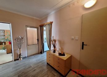 Prodej bytu v OV 2+1 a užitné ploše 69 m2 s vlastní lodžií (5,35m2) Komenského ul., Plzeň - Bolevec