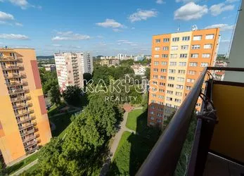 Pronájem bytu 2+1 s balkónem, ulice Vršovců, Ostrava-Mariánské Hory
