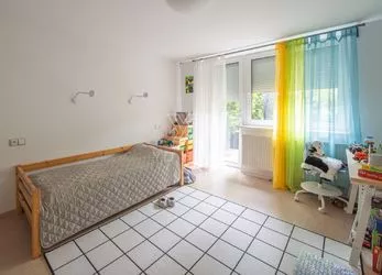 Prodej bytové jednotky v rodinném domě podlahová plocha 184 m2 plus zahrada