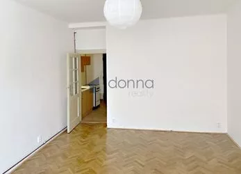 Prodej bytu 1+kk, 32m2, OV, Praha 10 - Strašnice, ul. Za Poštou, sklep, metro A, Strašnická