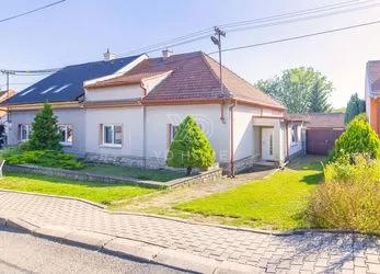 Prodej rodinného domu 5+1 s pozemkem 3007 m²