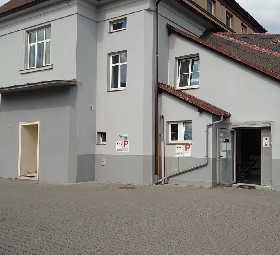 Pronájem ubytování či kanceláře v centru Ostravy s parkováním ul. Kolejní 1