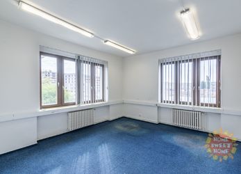 Kancelářské prostory k pronájmu (66,8 m2) v areálu Green park, Poděbradská ulice, bez provize RK.