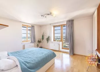 Prodej hezkého mezonetového bytu 5+1, 288 m2 +  terasy, 2x garážové stání, Praha 6 - Veleslavín