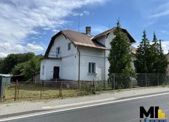 Prodej RD o velikosti 176 m2 na pozemku o velikosti 3 392 m2 v obci Mikulovice, Jeseník.