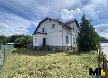 Prodej RD o velikosti 176 m2 na pozemku o velikosti 3 392 m2 v obci Mikulovice, Jeseník.