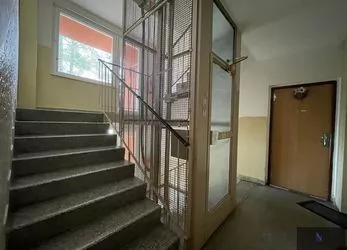 Prodej bytu 2+1, lodžie, panel, výtah, ulice kpt. Nálepky, Karloy Vary - Bohatice