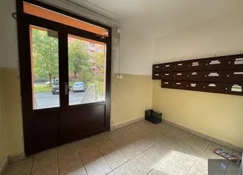 Prodej bytu 2+1, lodžie, panel, výtah, ulice kpt. Nálepky, Karloy Vary - Bohatice