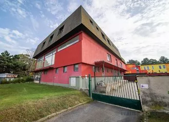 Prodej atypického střešního bytu v obci Střelice