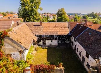 Prodej hospodářské budovy včetně pozemků, 3848 m2, Strážkovice