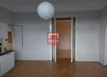 Pronájem bytu v dosahu centra města 2+1 v 2. NP  v cihlovém domě v Olomouci, ulice Krapkova