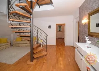 Praha, krásný byt ve vilovém domě k pronájmu Dejvice, ulice Na Míčánce, 198m2, 5+1, balkon