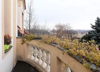 Praha, krásný byt ve vilovém domě k pronájmu Dejvice, ulice Na Míčánce, 198m2, 5+1, balkon