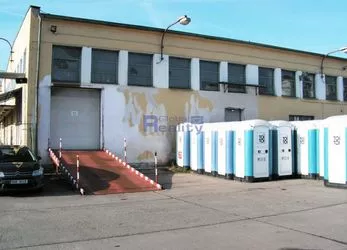 Pronájem výrobní nebo skladové haly s nákladovou rampou v průmyslové zóně v Hradci Králové