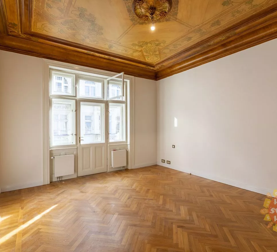 Praha 1 - nabídka pronájmu bytu 3+1 (138 m2) po rekonstrukci, Pařížská ulice, recepce, balkon, klima