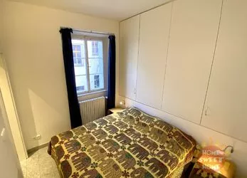 Krásný zařízený byt 3+kk k pronájmu (73m2), 2x koupelna, 2x ložnice, ulice Hroznová, Malá Strana