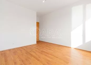 Prodej bytu 4+kk a garážové stání, 115 m2, Sedlčany,