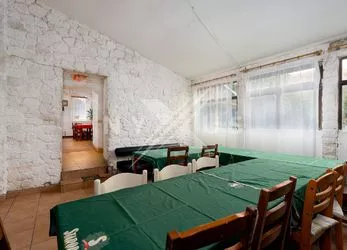 Prodej domu 4+kk - 99 m2 + restaurace 137 m2, pozemek 312 m2, Šluknov