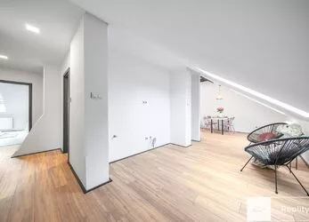 Prodej zrekonstruovaného bytu v Jaroměři 84,9 m2, 4+kk 3.140.000 Kč