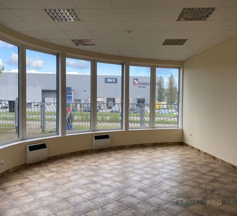 Pronájem nebytových prostor v administrativní moderní budově v Uherském Hradišti - Jaktáře.
