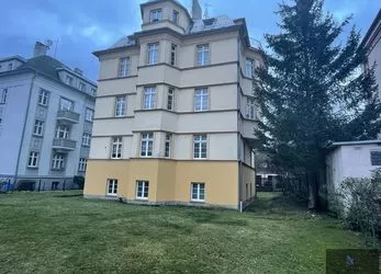 Prodej byt 4+1, 107.6 m2, sklep 35 m2, zahrada, ulice Italská, Karlovy Vary - Horní Drahovice