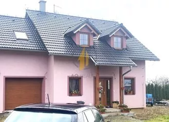 Prodej rodinného domu 5kk s garáží a zahradou o CP 780 m2 v klidné části obce Podhorní Újezd