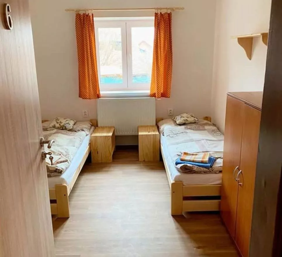 Dlouhodobé ubytování na ubytovně v městysi Nedvědice, který leží přibližně 40 km od centra Brna