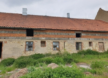 Prodej  rozsáhlého zemědělského objektu (15144 m2) ve Vrbičanech (okr. Kladno),