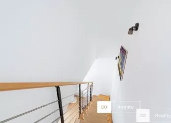 Prodej zajímavého rodinného domu 5+kk, 140 m2, 13 490 000,- Kč, Praha - Újezd nad Lesy