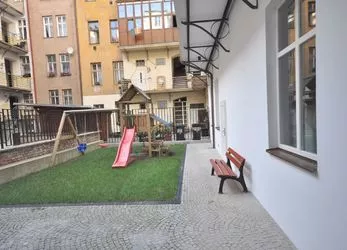 Pronájem Praha 5 - Smíchov, moderní zařízený byt 2+kk , 58 m2, ul. Elišky Peškové u Arbesova náměstí
