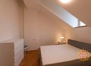 Praha 1, pronájem zařízeného mezonetového bytu 3+kk (84 m2), klimatizace, atraktivní místo, ul.Kozí