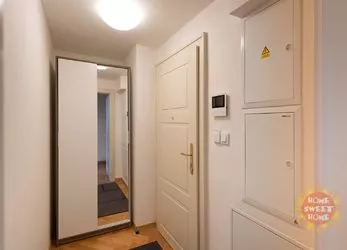 Praha 1, pronájem zařízeného mezonetového bytu 3+kk (84 m2), klimatizace, atraktivní místo, ul.Kozí