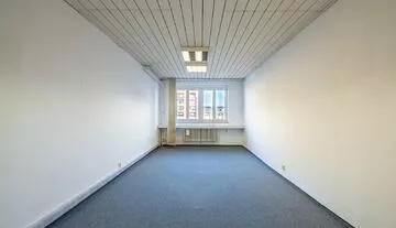 Praha, nezařízená kancelář k pronájmu, ulice Přístavní, Holešovice, velikost  23.7 m2