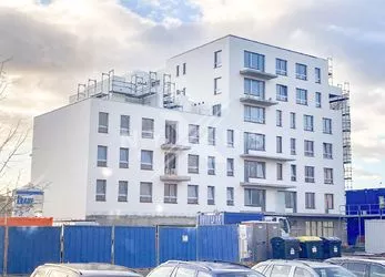 Družstevní byt 1+kk - 34 m2 + balkon 8m2 a garážové stání, Honzíkova, Praha 10 - Štěrboholy