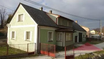 Kolinec; rodinný dům (4+1; cca 120 m2) s garáží, stodolou a dvorem
