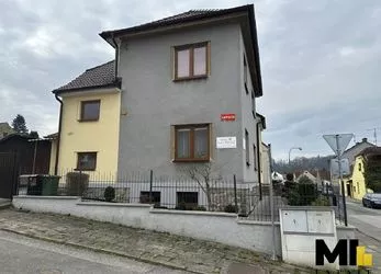 Prodej bytu 2+1 o velikosti 80 m2 v RD -  Hluboká nad Vltavou, České Budějovice.
