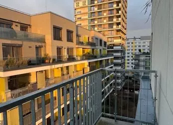 Velmi pěkný, prostorný byt 4+kkk 105,5 m2 OV, 3x balkon, garážové stání, P-10, Malešice