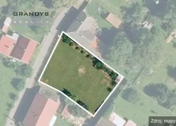Prodej rovinatého pozemku 784 m2, s možností zajištění výstavby rodinného domu, Hostovlice u Čáslavi