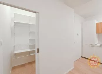 Praha, pronájem, moderní, nezařízený byt 2+kk (50 m2), Lucemburská, Vinohrady