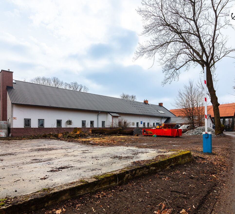 Výrobní a skladovací areál o celkové výměře 5.564 m2 v obci Baška