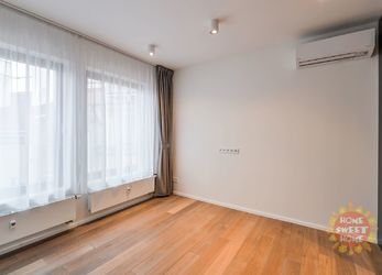 Praha, nezařízený půdní byt 3+kk (156 m2) k pronájmu, klimatizace, Náměstí Jiřího z Poděbrad