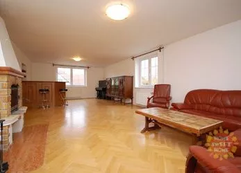 Pronájem Praha, prostorný rodinný dům,  5+1, 200 m2, garáž, zahrada, Suchdol