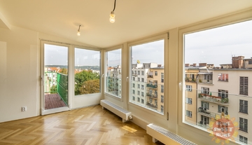 Podkrovní, světlý byt k prodeji 5kk, 165,7 m2, 2 x balkon, sklep, ul. Šmeralova - Praha 7 - Letná