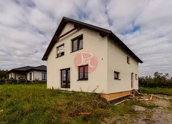 Prodej  novostavby rodinného domu 5+KK, 149m2, s pozemkem 1400m2, OKR. FM, Obec Sedliště