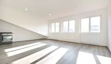 Nový a světlý podkrovní byt 3+kk, 74 m², Vinohrady