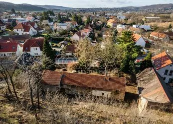 Investiční pozemek k výstavbě menšího bytového domu nebo nekolika řadových domů, Praha - Lipence