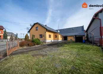 Prodej rodinného domu 390 m², pozemek 689 m²