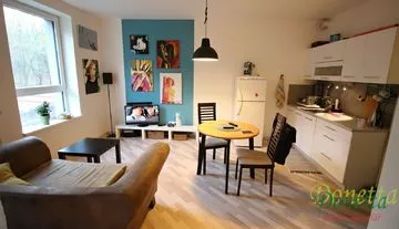 Pronájem bytu 1+kk s lodžií, 46 m2, novostavba z roku 2018, cihla, výhled do zeleně, Praha 9